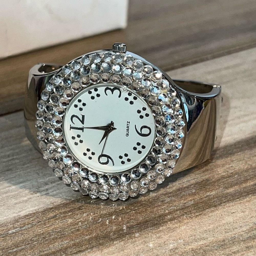 Xtreme watch women’s rhinestone encrusted silver tone has new battery festival
